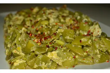 Yumurtalı Pırasa Kavurması Tarifi ve Malzemeleri